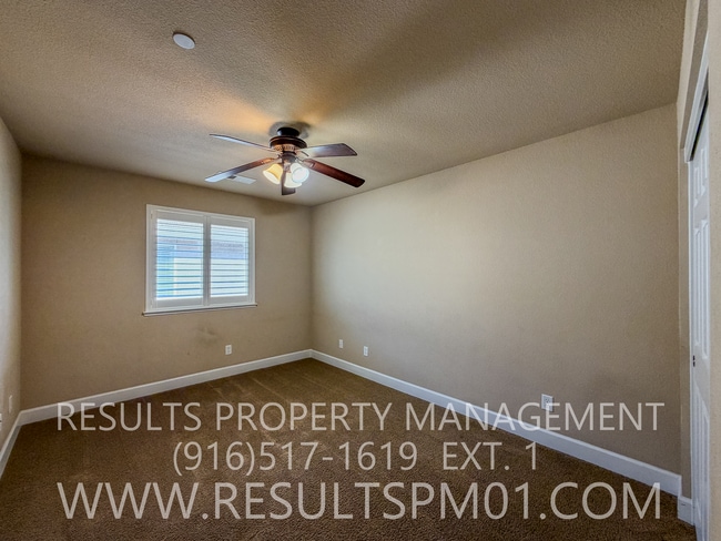 Building Photo - Elegance and spacious Mini Mansion