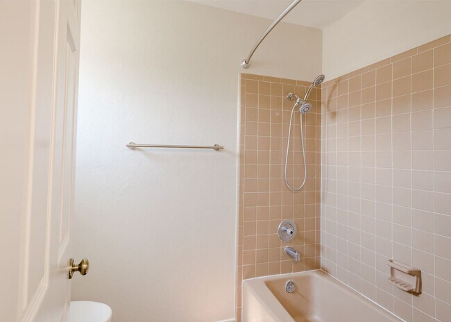 Building Photo - Gorgeous Northwood rental