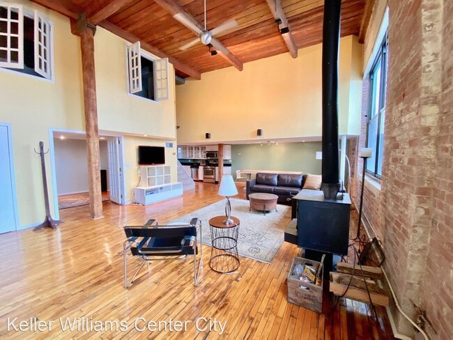 Building Photo - 2 br, 1 bath House - 700 S. 10th St 3A