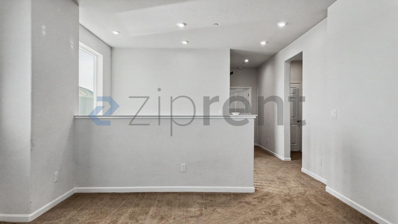 Building Photo - Unit