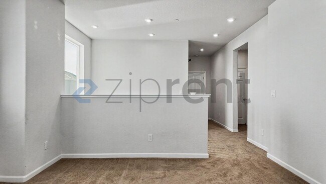Building Photo - Unit