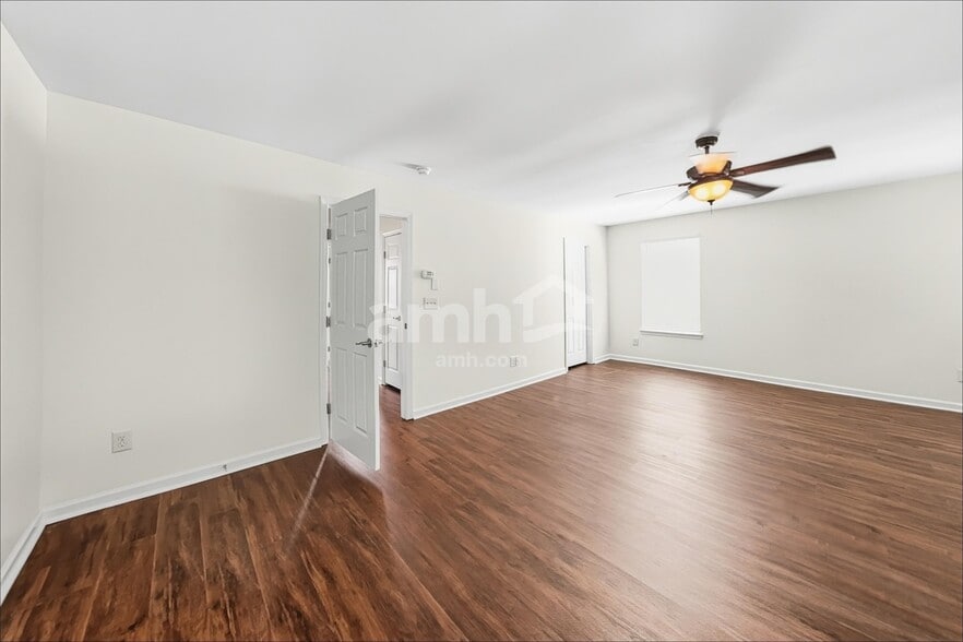 Building Photo - 7923 Suttonview Dr