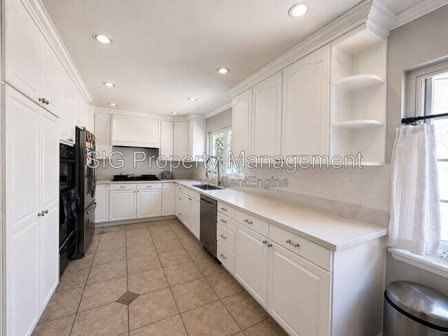 Building Photo - 352 S Orange Grove Blvd