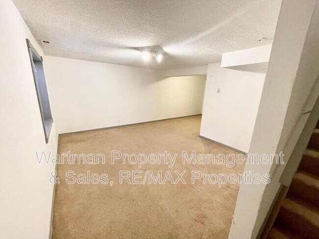 Building Photo - 4570 Witches Hollow Ln