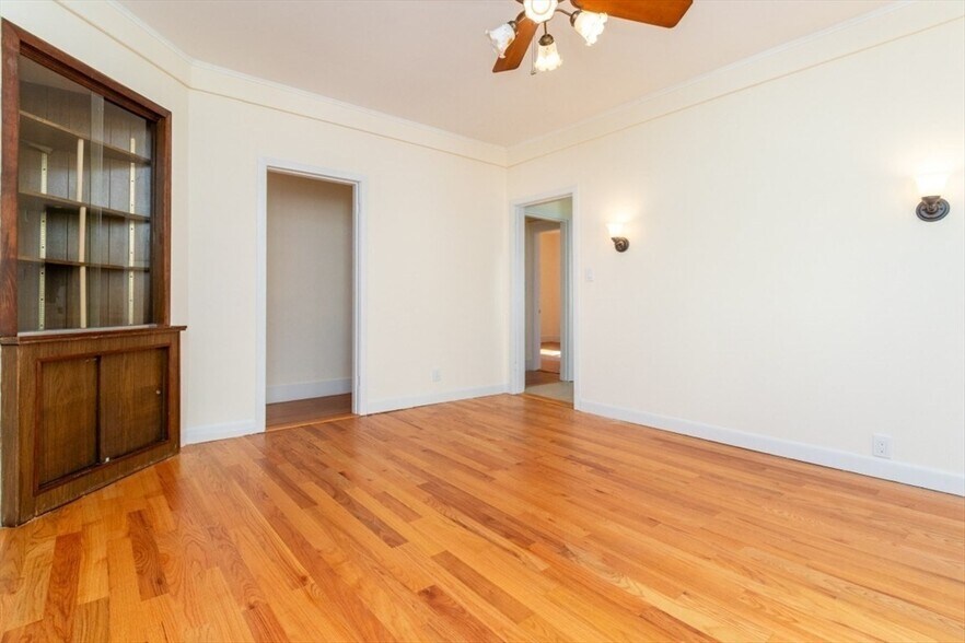 Building Photo - 8 Hastings St