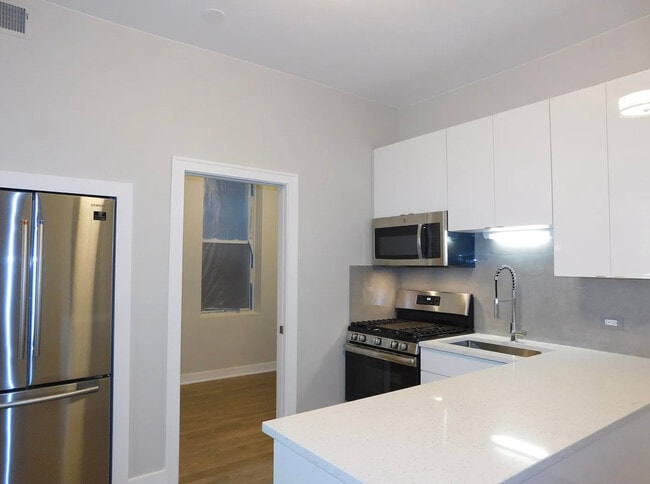 Building Photo - 1933 N Winchester Ave