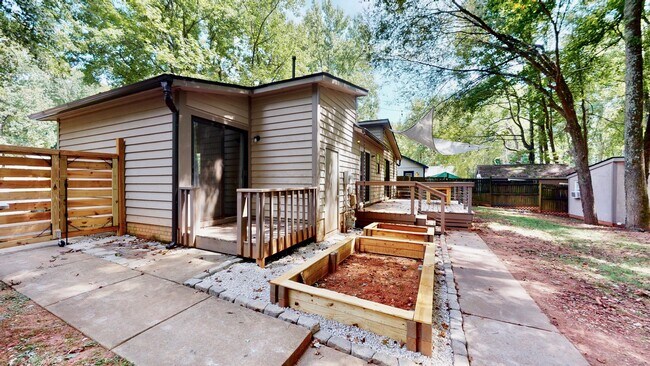 Building Photo - 5012 Glenview Ct