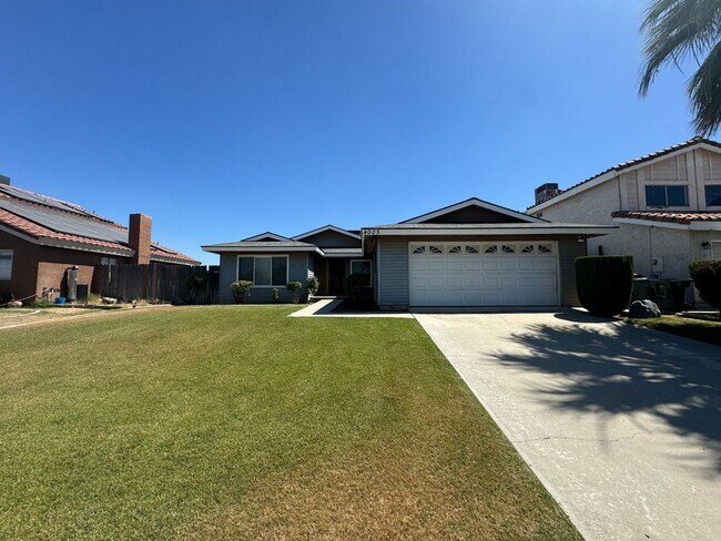 Primary Photo - Southwest 4 bedroom with Solar