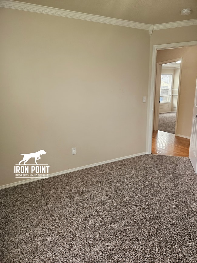 Building Photo - Candlestick Park Sub-3bed/2bath w/2 car ga...