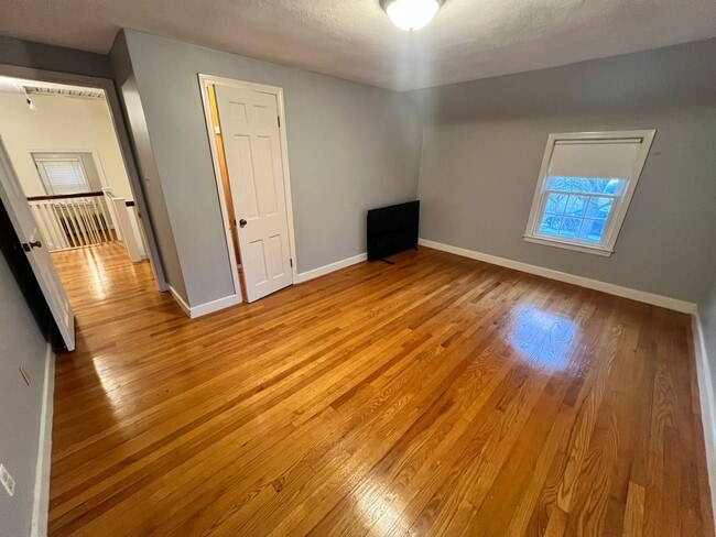 Building Photo - Beautiful, Single Family Colonial for Rent in Springfield!