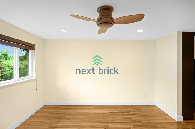 Building Photo - Spacious 5 Bed 2.5 Bath for Rent in Bellevue!