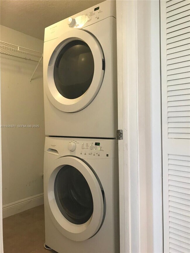 Building Photo - 1250 SW 113th Terrace