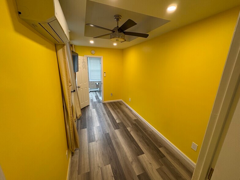 Building Photo - 132 Oakfield Ave