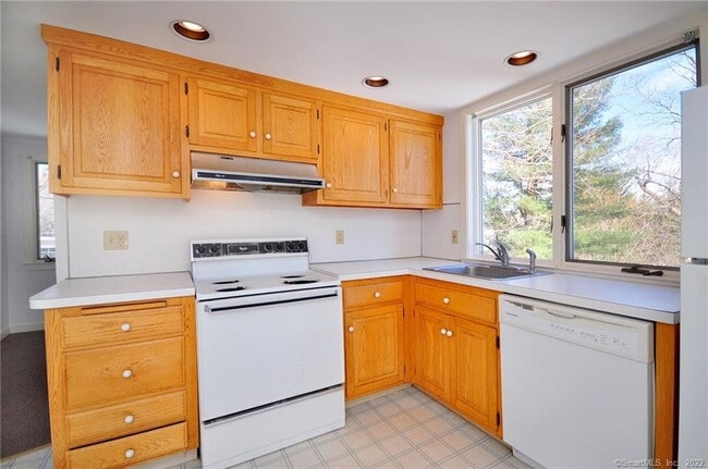 Building Photo - 387 South St