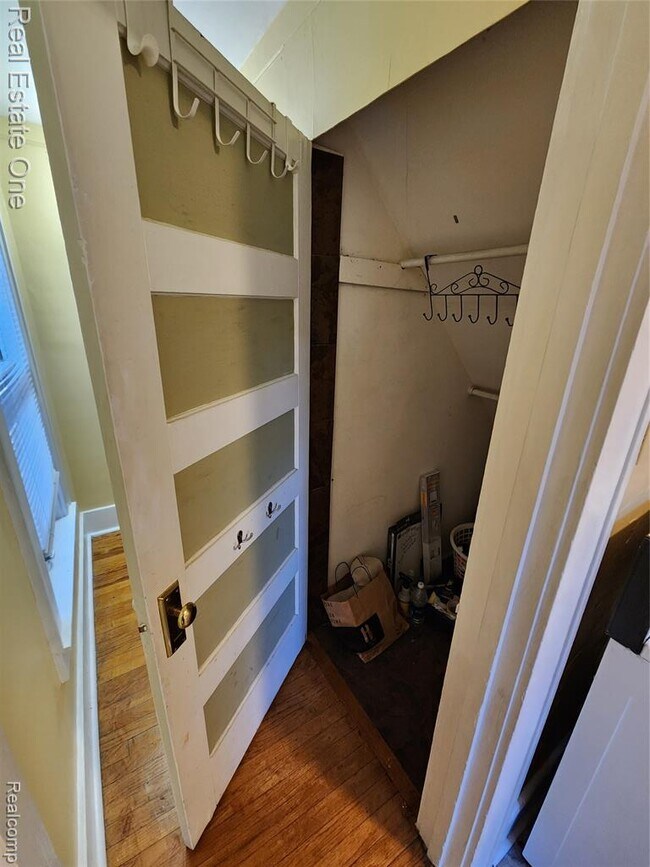 Building Photo - 400 Stratford Rd