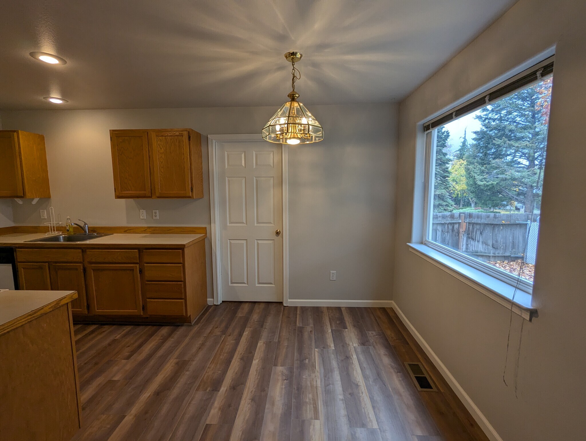 Building Photo - 388 Eastmont Ave