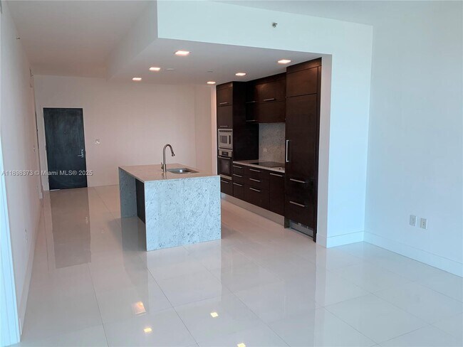 Building Photo - 900 Biscayne Blvd