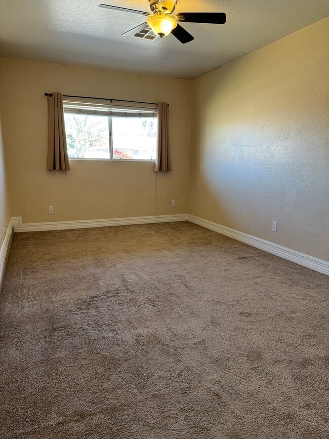 Building Photo - Spacious 4bdm 2Ba Tempe Home with New Kitchen and a Pool!