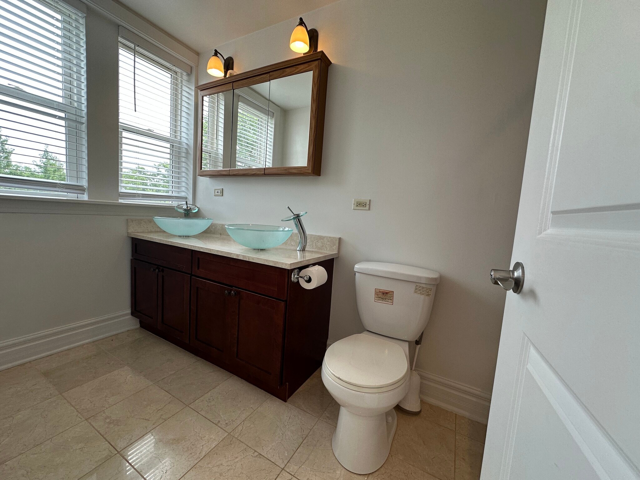 Building Photo - 6309 N Albany Ave