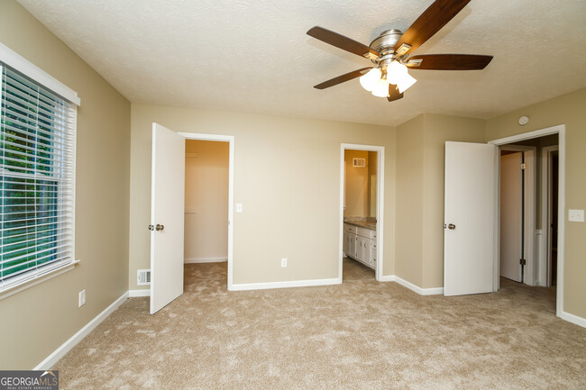 Building Photo - 4315 Housworth Dr