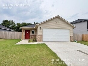 Building Photo - Move in special $300.00 off 1st month's re...