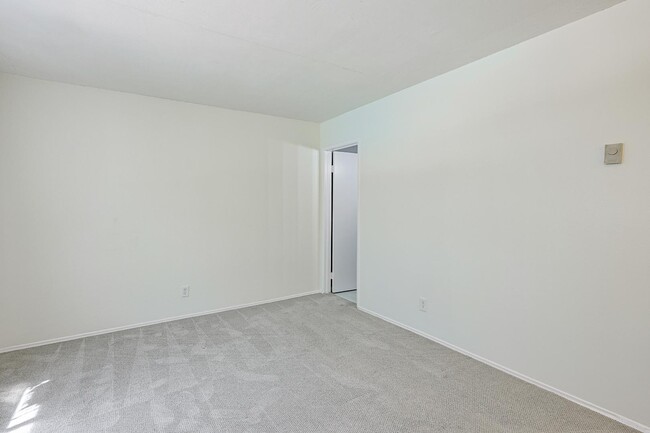 Building Photo - 4800 Williamsburg Ln