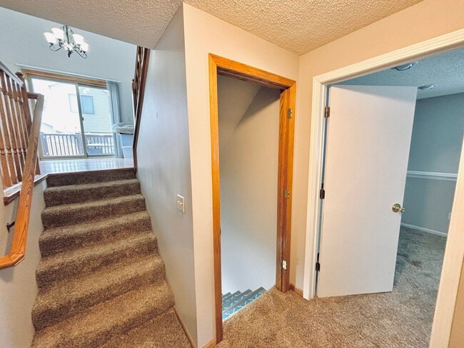 Building Photo - Stunning 4bed 2bath Home, With a Fully Fenced Yard.