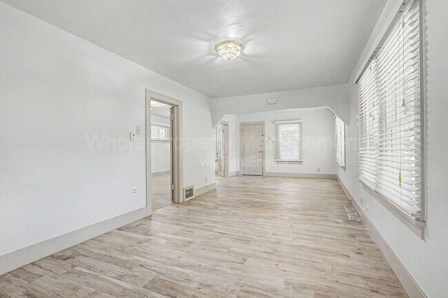 Building Photo - 4205 S Lincoln St