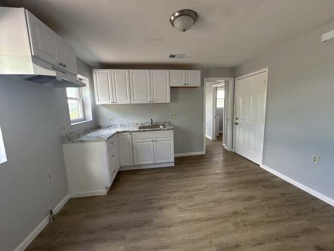Building Photo - 1450 Fleming Ave