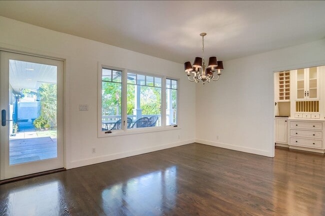 Building Photo - Beautiful 4 Bed/4 Bath Family Home w/pool - Upcoming and available at the end of April!