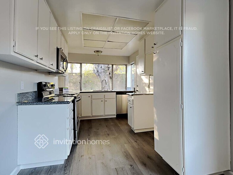Building Photo - 2655 Elmhurst Cir