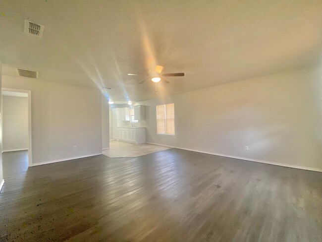 Building Photo - 3 bedroom near I-27 now available.