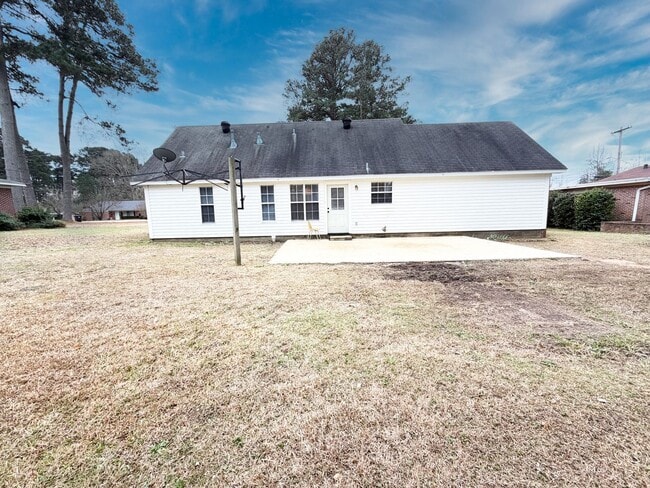 Building Photo - 3 Bed, 2 Bath Home in Ruston!