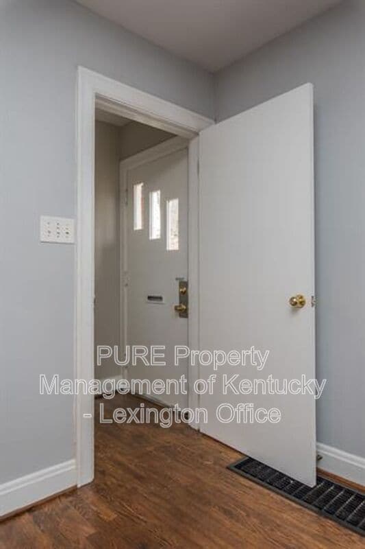 Building Photo - 200 Floral Park