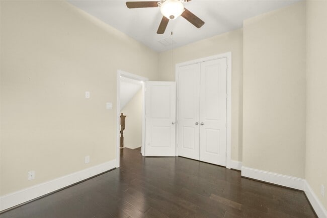 Building Photo - 734 N Shepherd Dr