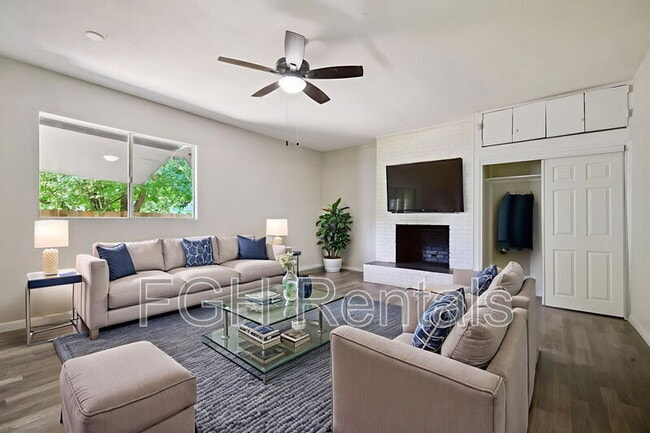 Building Photo - 2215 Hays St