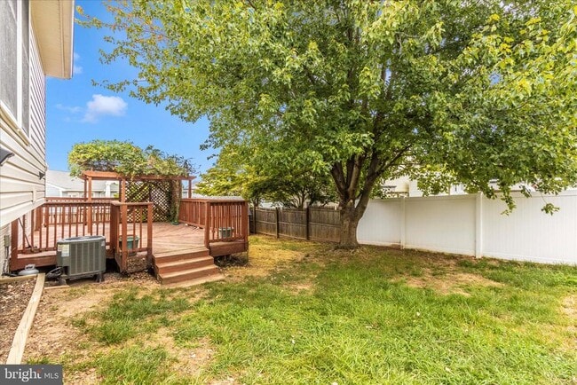 Building Photo - 207 Contour Rd