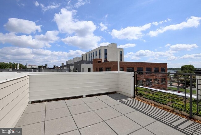Building Photo - 950 Shackamaxon St