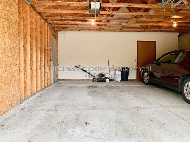 Building Photo - 217 W State Rd
