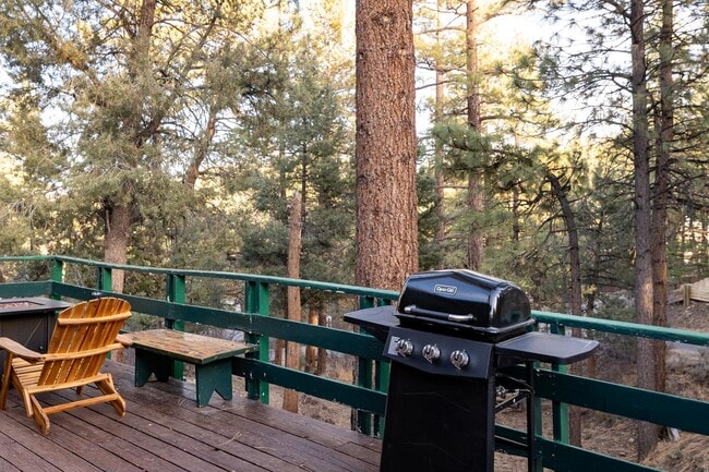 Building Photo - Cozy 2 Bedroom 1 Bathroom Home in Big Bear City