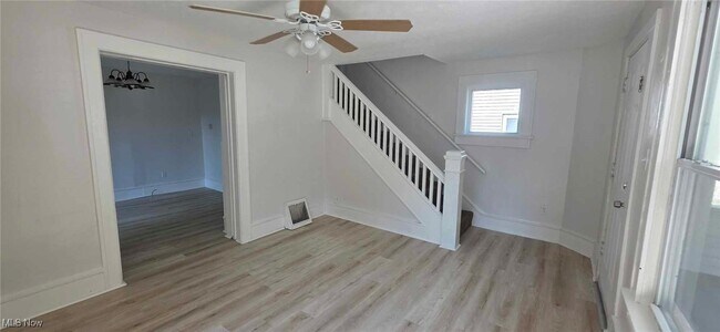 Building Photo - 496 Rothrock Ave