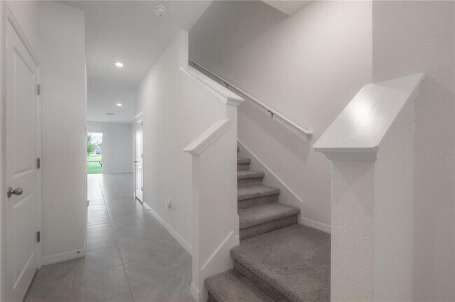 Building Photo - 16701 Maude Dr