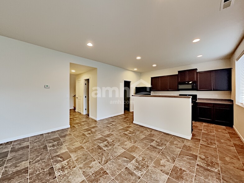 Building Photo - 370 Lolo Trail Ave