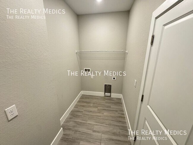 Building Photo - 304 Big Sioux Ln