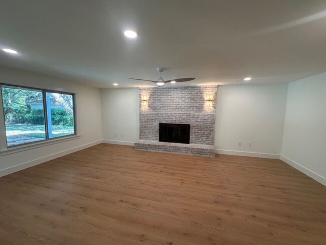 Building Photo - 234 Country Club Rd