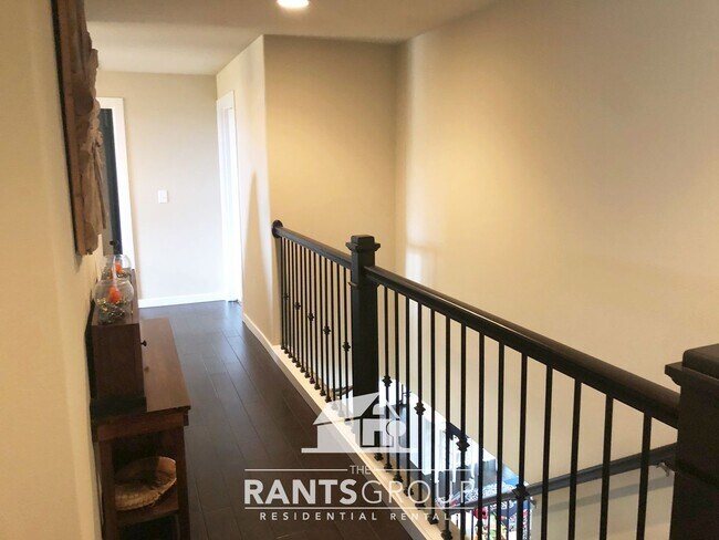 Building Photo - Beautiful Tumwater Home with Stunning Kitchen & Spacious Layout