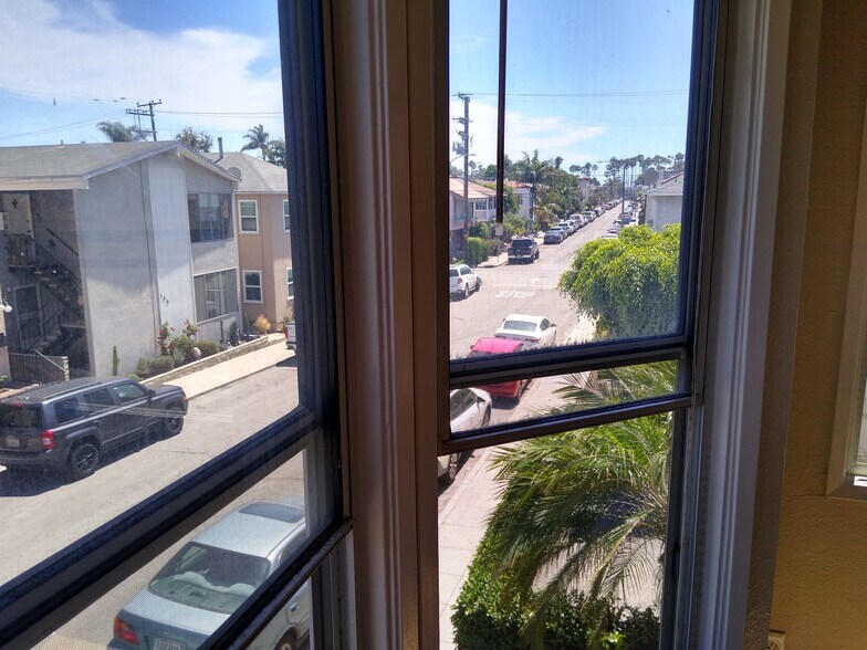 Building Photo - 153 Ximeno Ave