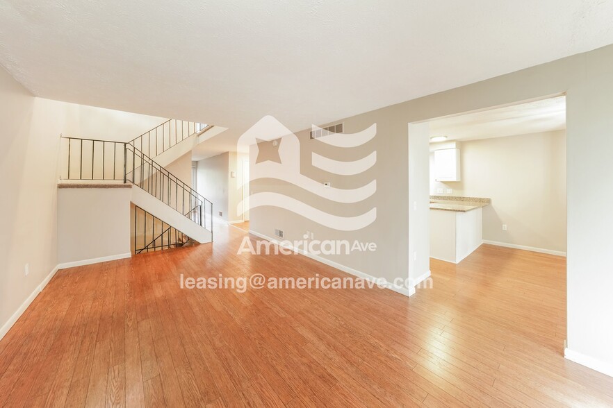 Building Photo - 30 Tilegate Glen