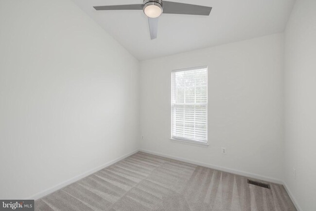 Building Photo - 5223 Dunstable Ln