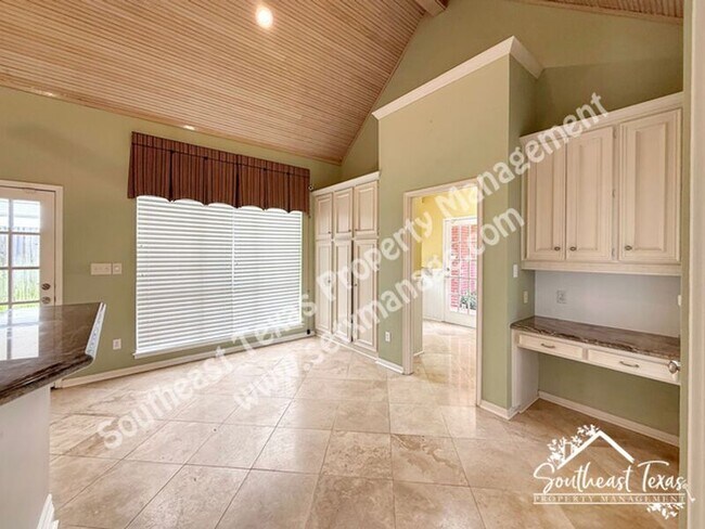 Building Photo - 4980 Littlewood Dr